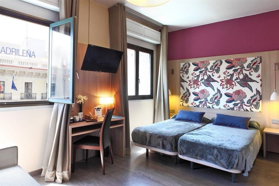 Hotel Ginebra Барселона Экстерьер фото